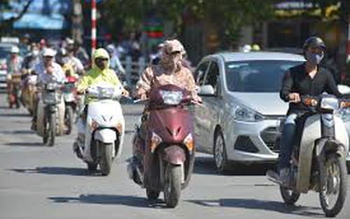 Nắng nóng gay gắt phủ khắp các tỉnh Bắc bộ và Trung bộ