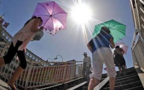 Hà Nội nắng nóng kỷ lục, dự báo ngoài trời có thể lên 45 độ C