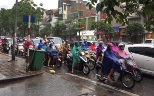Không cấm mà tiến tới hạn chế, kiểm soát xe máy