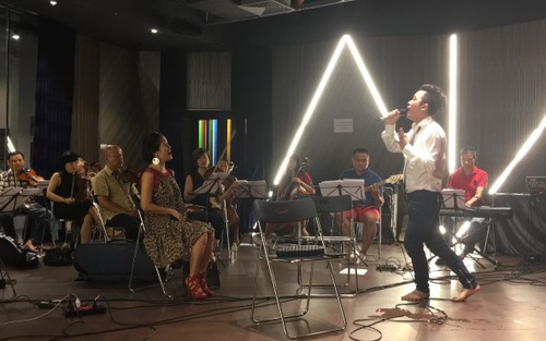 Hồng Nhung và Tùng Dương tập luyện cho đêm nhạc 'Tình yêu Hà Nội phố'
