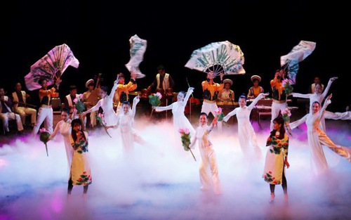 Tour tham quan Nhà hát Lớn: hay, nhưng nên 'chỉnh' lại giá vé