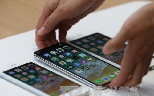 Các tín đồ xếp hàng ngày iPhone 8 và iPhone 8 Plus trình làng tại Nhật Bản