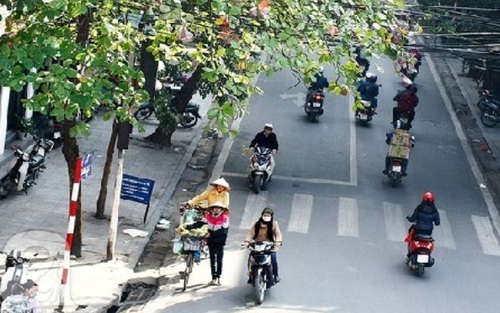 Miền Bắc tiếp tục hanh khô, vùng biển phía Nam vẫn có mưa dông, gió giật