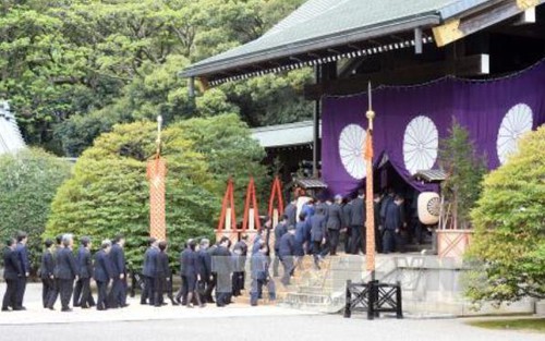 Thủ tướng Nhật Bản gửi đồ lễ tới đền Yasukuni bị coi là 'biểu tượng chủ nghĩa quân phiệt Nhật Bản'