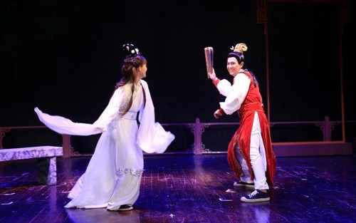 Độc đáo...'Hồng Lâu Mộng' 'made in Vietnam'