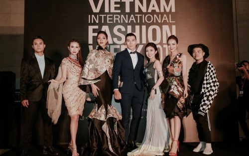 Dàn sao trình diễn BST 'Sea Life' của NTK Valentines Vân Nguyễn