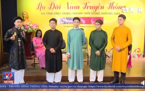 VIDEO: Đâu là sự khác biệt của áo dài nam truyền thống Việt Nam