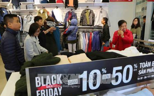 Nhộn nhịp không khí mua hàng tại Hà Nội ngày Black Friday