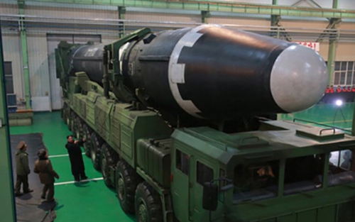 Triều Tiên công bố hình ảnh tên lửa Hwasong-15 vừa phóng, Liên hợp quốc họp khẩn