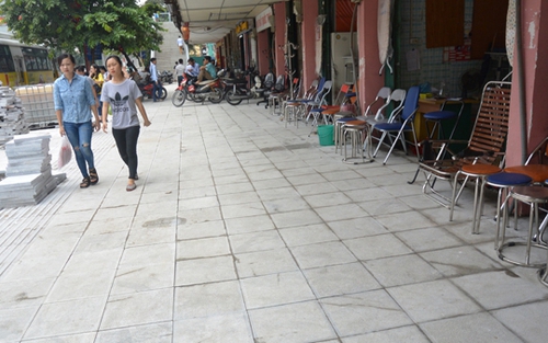 Hà Nội lật lại trách nhiệm lát đá vỉa hè