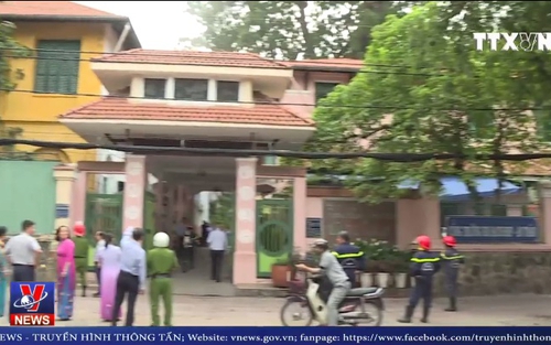 Video cháy 2 trường học ở TP HCM, hàng trăm học sinh được di tản khẩn cấp