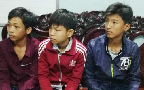 Bộ trưởng GD&ĐT tặng Bằng khen học sinh nhặt được của rơi trả lại cho người bị mất