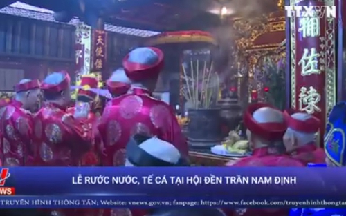 VIDEO: Lễ rước, tế cá tại hội đền Trần Nam Định