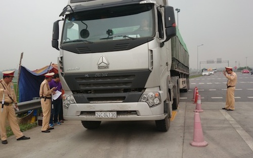 1 tháng tước gần 500 giấy phép lái xe vi phạm tải trọng