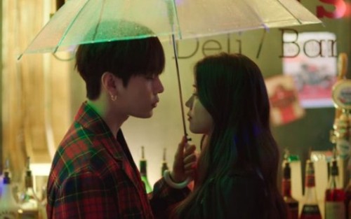 Ca khúc 'Sudden Shower' dẫn đầu nhiều BXH tại Hàn Quốc: Tình yêu đến và đi bất chợt như cơn mưa
