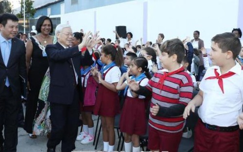 Tổng Bí thư Nguyễn Phú Trọng đến thăm trường Đại học Tổng hợp La Habana tại CuBa