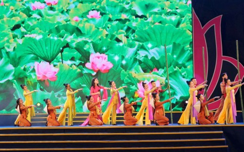 Nghệ An: Khai mạc Lễ hội Làng Sen 2018