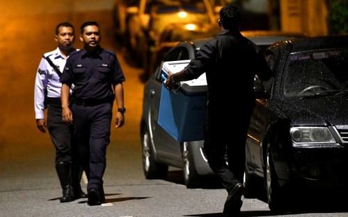 Cảnh sát Malaysia thu giữ 72 bao tải tiền, 284 túi xách hàng hiệu từ nhà cựu Thủ tướng Najib Razak
