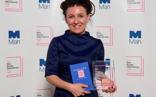 Chủ nhân giải Man Booker Quốc tế 2018: Từ bác sĩ, 'lột xác' thành ngôi sao văn học