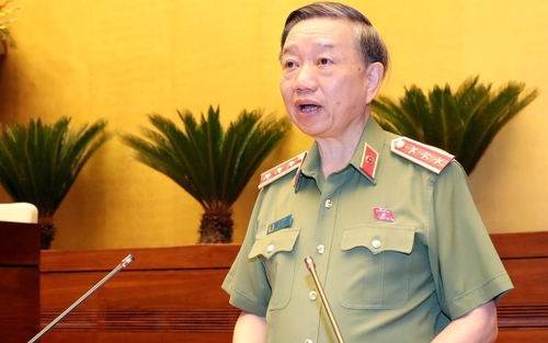Bộ trưởng Bộ Công an gửi thư khen chiến sĩ giải cứu kịp thời 105 học sinh khỏi vùng nước lũ