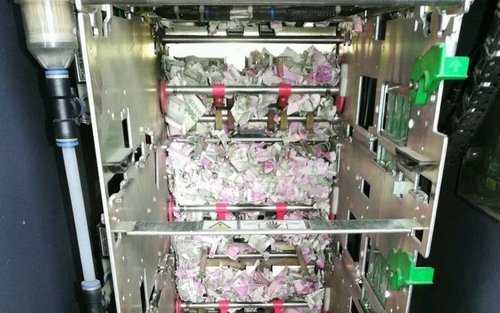 VIDEO: Chuột cắn nát hơn 17.000 USD trong máy ATM