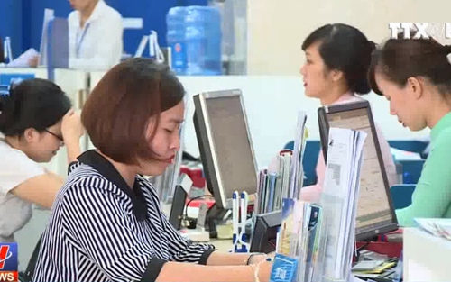 Khách hàng tự đến ngân hàng cập nhật số điện thoại