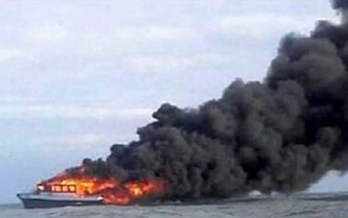 Cháy và chìm phà chở 147 người ở miền Trung Indonesia