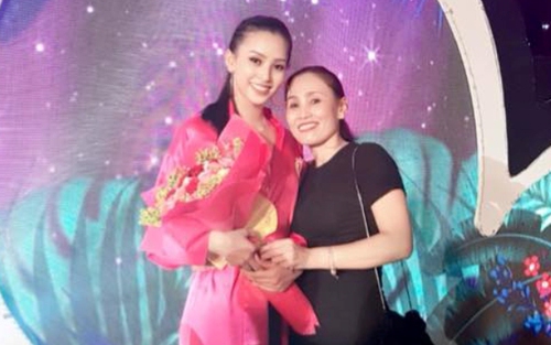 Mẹ Tân Hoa hậu Trần Tiểu Vy nói gì về con gái sau khi đăng quang?