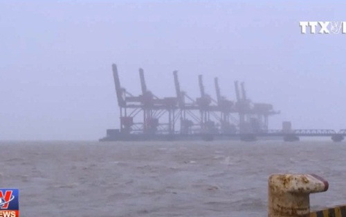 Hàn Quốc hủy hàng trăm chuyến bay do bão Kong Rey
