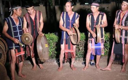Festival văn hóa cồng chiêng Tây Nguyên: Rộn ràng khắp buôn, làng