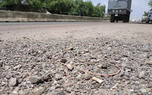 Nhà thầu ‘chây ì’ sửa chữa đường hỏng bị liệt vào danh sách đen