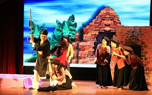 ‘Sói già’ Lê Hùng: Thử thách mới với cuộc tình Chí Phèo, Thị Nở