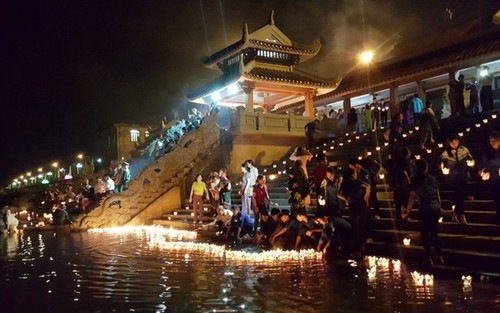 Sống chậm cuối tuần: Cuối năm ở bến đợi sông Thạch Hãn