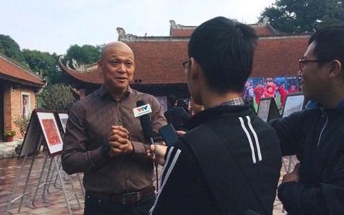 Nguyễn Á ra mắt sách ảnh 'Dấu ấn lịch sử bóng đá Việt Nam'