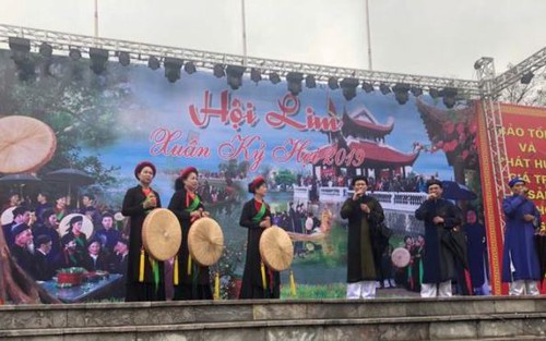 Ồn ào hội Lim
