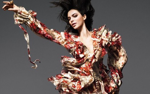 Kendall Jenner: Thích khoe thân nhưng cực kín tiếng
