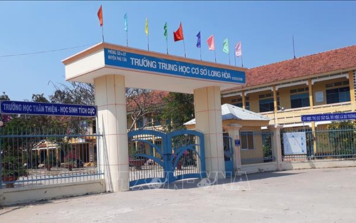 Vụ thầy giáo dùng thước kẻ đánh học sinh tại An Giang: Vẹo cột sống do bệnh lý
