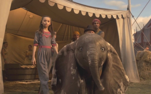 'Dumbo'... bay loạng choạng trong tuần mở màn