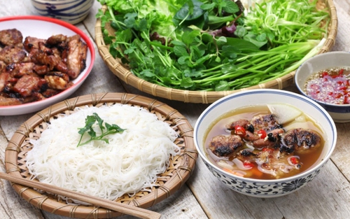 Sống chậm cuối tuần: Ngửi mùi chả nướng…