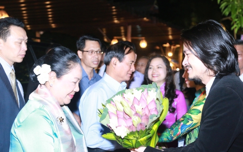 Đạo diễn Hoàng Nhật Nam đón tiếp Tổng thống Myanmar dự show thực cảnh 'Tinh hoa Bắc Bộ'