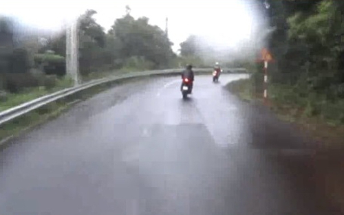 VIDEO: Đà Nẵng khuyến cáo không dùng xe tay ga lên núi Sơn Trà