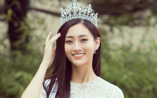 Tân Hoa hậu Lương Thùy Linh đẹp dịu dàng trong trang phục của NTK Nguyễn Quảng