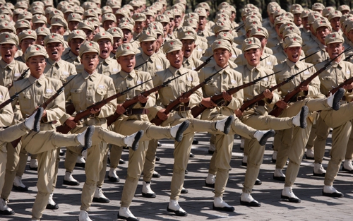 Triều phá hủy văn phòng, Hàn rắn giọng đáp trả, Bán đảo 'căng như dây đàn'