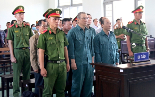 Hoãn phiên tòa xét xử nguyên Chủ tịch, Phó Chủ tịch UBND thành phố Phan Thiết vi phạm quản lý đất đai