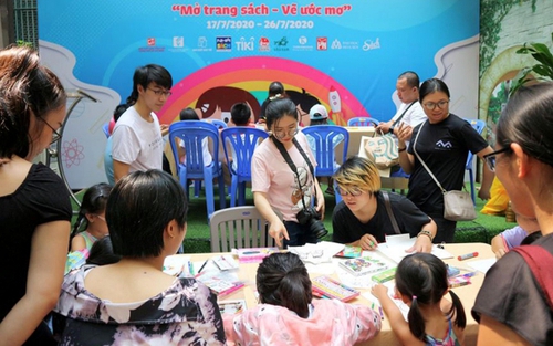 Sách và ca nhạc cho thiếu nhi