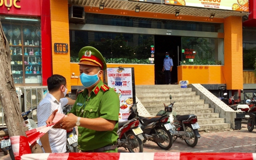 Hà Nội phong tỏa ngõ 230/26 Mễ Trì Thượng và một nhà hàng pizza vì có trường hợp nghi mắc Covid-19