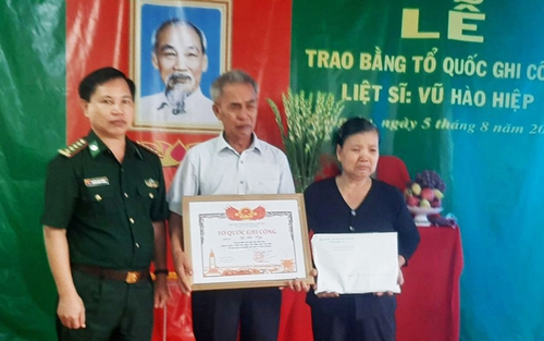 Trao bằng Tổ quốc ghi công cho cán bộ Biên phòng hy sinh khi làm nhiệm vụ