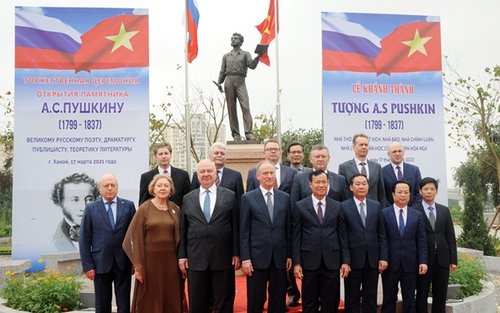 Khánh thành tượng đài đại thi hào Nga Pushkin tại Hà Nội