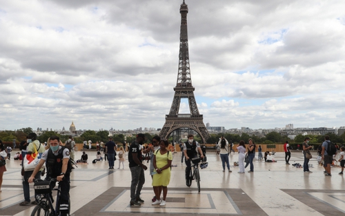 Pháp công bố kế hoạch mở cửa trở lại Tháp Eiffel sau dịch Covid-19