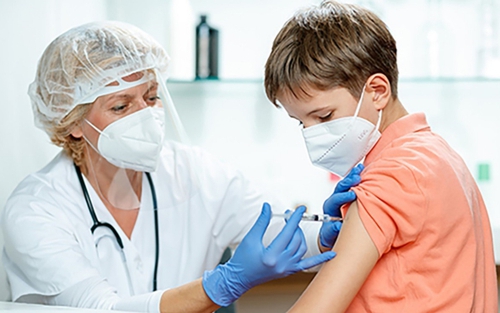 Dịch Covid-19: EU cho phép sử dụng vaccine của Pfizer cho trẻ 12-15 tuổi